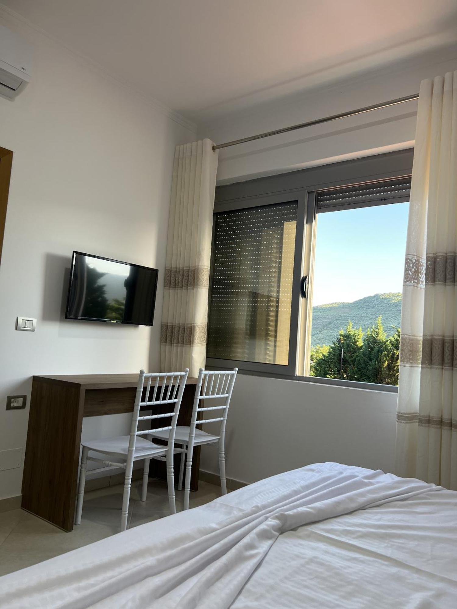 Guesthouse Osumi Berat Esterno foto